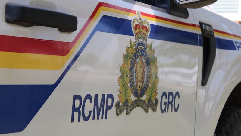 Man dead after 2-vehicle crash on Vancouver Island