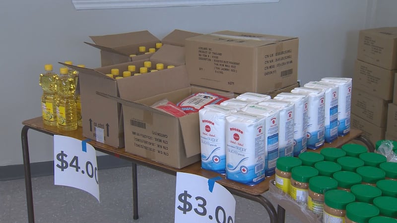 Volunteers hold affordable food market in Lower Sackville, N.S.